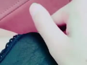 Perfetta ragazza asiatica che si masturba in auto